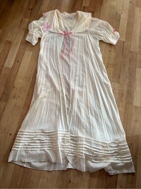 VTG  Quintana 100% Cotton Dressing Gown with Pink Ribbon & Floral